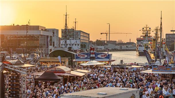 Der Fischereihafen ist jedes Jahr Veranstaltungsort für den Musiksommer. Jedes Jahr gibt es zahlreiche Besucher.