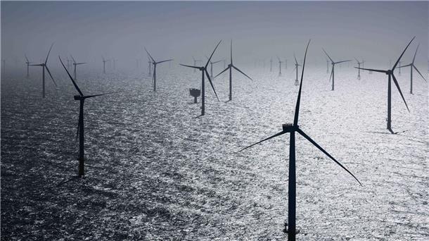 RWE wird Alleineigentümer von Windpark-Gruppe in Nordsee Zahlreiche Windräder, davon einige des neuen RWE-Offshore-Windparks.