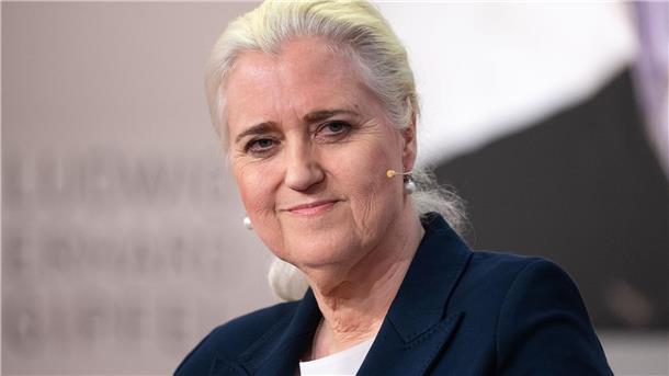Hafenwirtschaft erhöht Forderung an Bund ZDS-Präsidentin Angela Titzrath fordert mehr Geld für die deutschen Seehäfen.