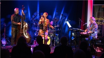 Zehn Bands, zehn Kneipen, eine Nacht voller Jazz, Rock und mehr in Bremerhaven. Mit dabei: Smooth Escape.