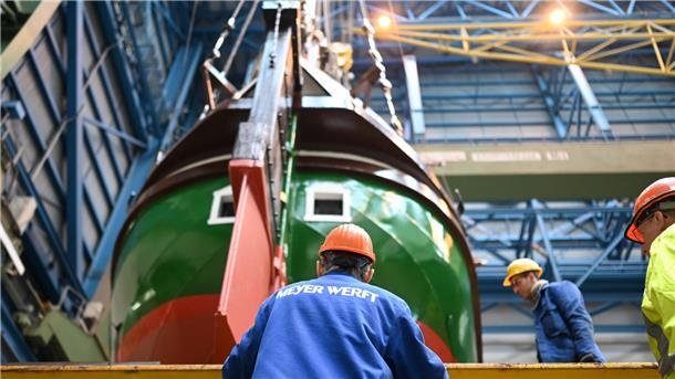 Dieses Traditionsschiff geht bald wieder auf Segeltörns in der Nordsee Zehn Wochen wurde die „Gesine von Papenburg“ auf der Meyer Werft restauriert.