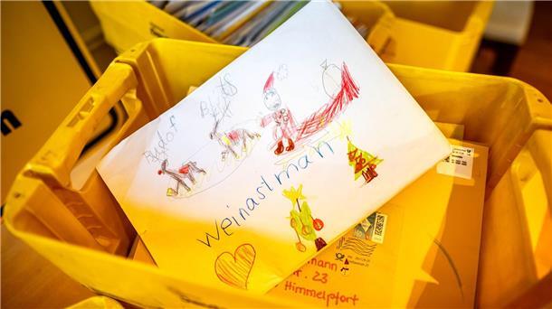 Zehntausende Kinder schreiben jedes Jahr ihre Wünsche ans Christkind oder an den Weihnachtsmann.