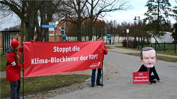 Zehntausende Menschen haben im vergangenen Jahr Geld an Campact gespendet. Die Kampagnenorganisation nahm 16,1 Millionen Euro ein. (Archivbild)