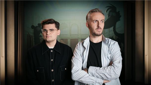 Jan Böhmermanns Animationsfilm über das Grundgesetz Zeichner und Autor Miguel Robitzky (l) und Moderator Jan Böhmermann (r) haben einen Animationsfilm über das Grundgesetz gemacht.