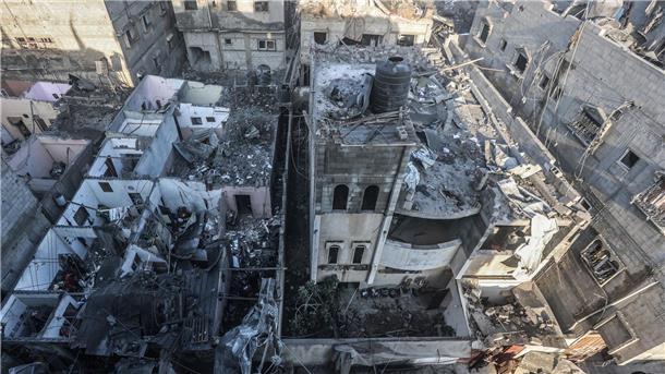Zerstörte Gebäude in Chan Junis nach einem israelischen Luftangriff.