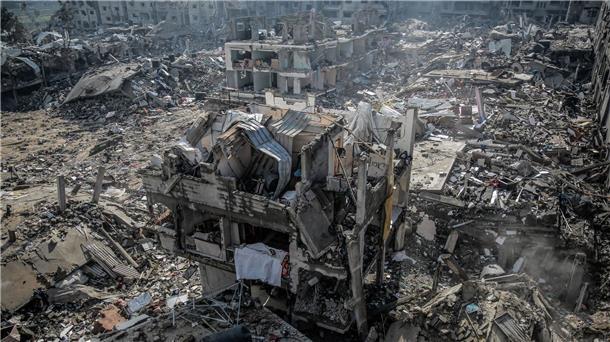 Bevölkerung im Osten Deutschlands sieht mehr Gefahren Zerstörungen in Gaza-Stadt. 27 Prozent der Bevölkerung in Deutschland halten das Vorgehen Israels gegen die Hamas im Gazastreifen für angemessen.