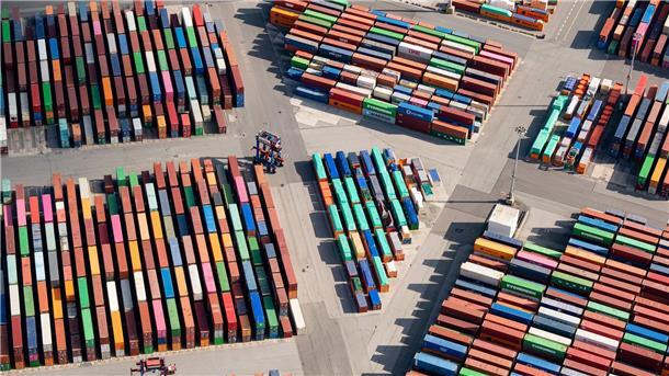 Konjunkturerwartungen für Deutschland verbessern sich etwas ZEW-Präsident Achim Wambach sieht, auf Grund der schwachen Weltkonjunktur, eine schlechte Entwicklung in den exportorientierten Sektoren voraus.