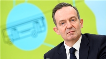 „Ziele eines nachfragegerechten Verkehrs können nicht alleine durch Ausbau von Schiene und Wasserstraße erreicht werden“: Volker Wissing.