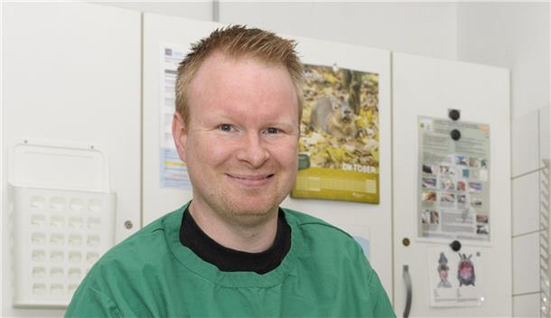 Zootierarzt Bastian Lange.