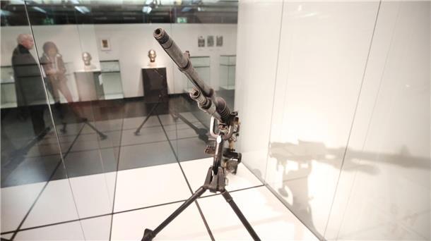 Große Schau zur Ruhr-Besetzung in Essen Zu den Exponaten der Ausstellung zählt auch ein Maschinengewehr.