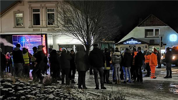 Zu der Demo in Nordenham haben sich rund 150 Menschen aufgemacht.