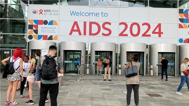 UNAIDS: Weltweiter Kampf gegen Aids und HIV am Scheideweg Zu der Welt-Aids-Konferenz im Münchner Messegeländer werden über 10.000 Teilnehmer aus aller Welt erwartet.
