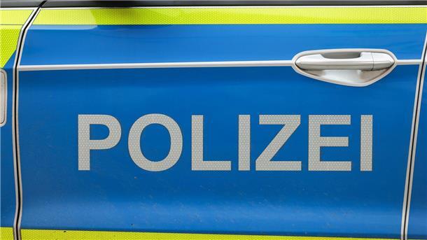 Durchsuchungen nach Leichenfund in Schrebergarten Zu Durchsuchungen brachte die Polizei auch zwei Spürhunde mit. (Symbolbild)