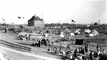 Zu einem modernen Bad umgebaut wurde das Weserstrandbad erst zwischen 1926 und 1934.