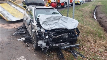 Zu einem schweren Verkehrsunfall kam es am Freitagnachmittag gegen 15.30 
 auf der Hauptstraße in Tiste im Bereich der Abzweigung nach Kalbe. Dabei erlitt der Fahrer dieses Fahrzeugs Verletzungen und musste in ein Krankenhaus gebracht werden. 