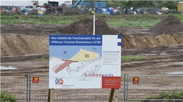 Zu mehr als einem Schild hatte es nicht gereicht: Der OTB wurde per Gerichtsurteil gestoppt. Der ehemalige Oberbürgermeister Jörg Schulz fordert, das Recht von Verbänden, „alles vor Gericht zu zerren“, einzuschränken.