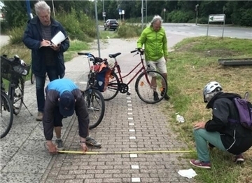 Messung der Breite eines Fahrradweges