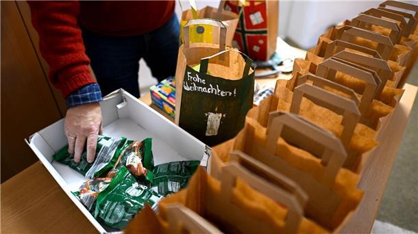 Weihnachtstüten für Gefangene in Bremen Zu Weihnachten bekommen Gefangene in Bremen eine Tüte mit kleinen Geschenken.