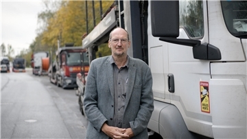 Zu wenige Kontrollen: Der Journalist Jan Bergrath recherchiert über Arbeitsbedingungen osteuropäischer Fernfahrer.