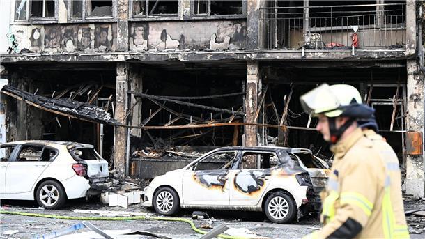 Bild der Verwüstung: Drei Tote nach Brand in Düsseldorf Zuerst brannte ein Kiosk...