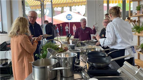 Zuerst der Corona-Test und dann geht es los: In Wilstedt feiert am Sonntag das Kultur-to-go-Projekt Premiere, das Kulturschaffenden und Gastronomen wieder auf die Beine helfen will.