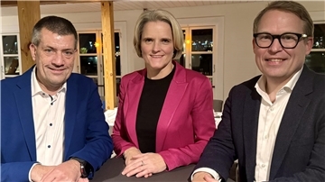 Die deutsche Airbus-Geschäftsführung mit André Walter, Nicole Dreyer-Langlet und Sebastian Peters (von links).