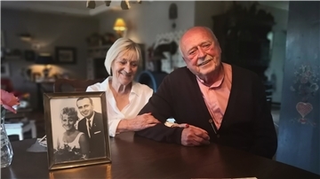 Zuhause ist heute das Heim in Sievern, Heimat ist dort, wo die Familie ist, sagt Porträtgeber Edward Mazurkiewicz, im Bild mit seiner Frau Waltraud.