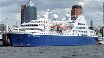 Expeditionskreuzfahrtschiff "Ocean Diamond" liegt im Hamburger Hafen