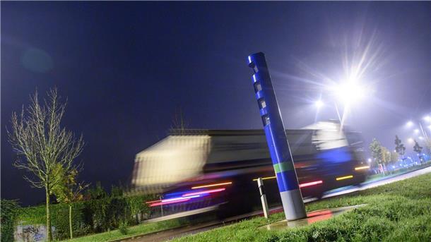 Zum 1. Dezember steigt die Lastwagenmaut auf deutschen Fernstraßen.