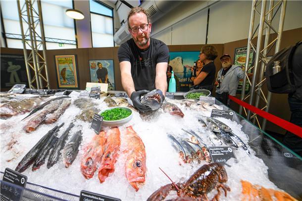 Zum 35. Mal findet im Schaufenster Fischereihafen die Fischparty statt. Neu in d...