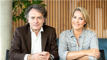 Zum 50. Geburtstag der Sendung „3nach9“ von Radio Bremen geben die Moderatoren Giovanni di Lorenzo und Judith Rakers Einblicke in ihre Arbeit. 
