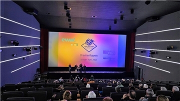 Kino Menschen sitzen