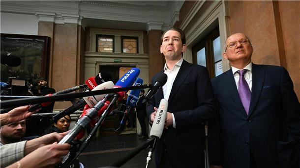 Zum Auftakt des Prozesses gegen Sebastian Kurz (l) ist das Medieninteresse enorm.