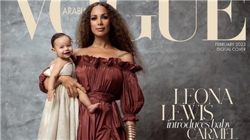 Zum ersten Mal hat Sängerin Leona Lewis das Gesicht ihres Kindes öffentlich gezeigt - und das gleich auf dem Titel der Modezeitschrift Vogue für Arabien. Der Papa und Gatte - der Tänzer Dennis Jauch aus Langen - hat das Cover stolz auf Instagram gepostet.