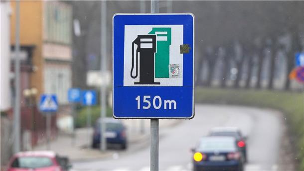 Erstmals seit Februar: Dieselpreis überholt Super E10 Zum ersten Mal seit Februar ist Diesel an deutschen Tankstellen wieder teurer als Superbenzin der Sorte E10.