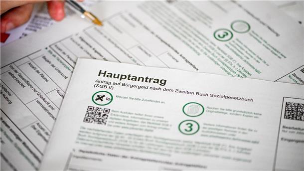 Mehrheit sieht bei Bürgergeld Anreiz nicht zu arbeiten Zum Jahresanfang 2024 steigt das Bürgergeld in der Grundsicherung im Schnitt um rund zwölf Prozent.