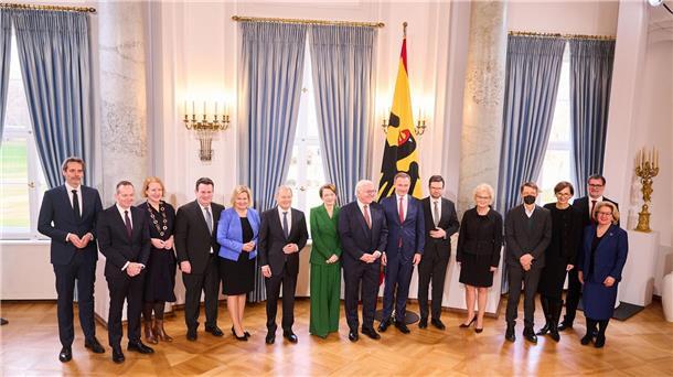 Steinmeier: Polizisten sind „keine Prügelknaben“ Zum Neujahrsempfang des Bundespräsidenten sind u.a. 70 ehrenamtlich engagierte Bürgerinnen und Bürger aus allen Bundesländern eingeladen.