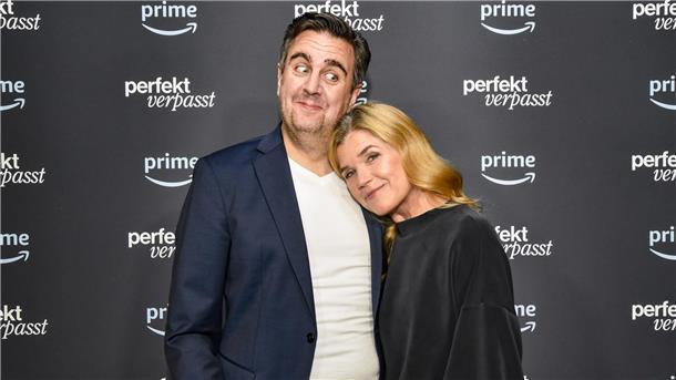 Pastewka und Engelke in neuer Serie: „Es gab natürlich viel zu lachen“ Zur Premiere ihrer neuen Serie posieren die beiden Hauptdarsteller Bastian Pastewka und Anke Engelke.