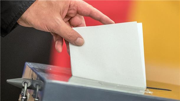Zur Stimmabgabe aufgerufen sind 549.549 Berlinerinnen und Berliner statt zuletzt 2,47 Millionen.
