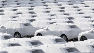 Zur Verschiffung bereit: Audi-Fahrzeuge des Volkswagen Konzerns im Hafen von Emden.