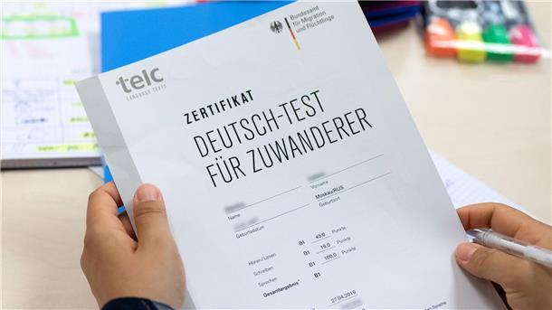 Zuwanderer verdienen über Generationen weniger Zuwanderer haben in Deutschland und anderen Ländern weniger Chancen auf Gutverdiener-Jobs. (Archivbild)