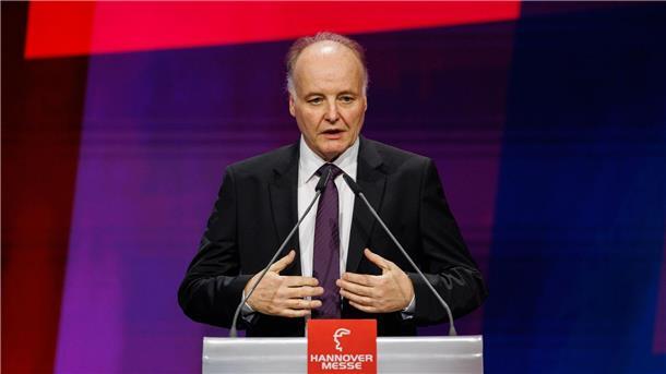 Industrie vor der Messe: Elektrobranche erwartet Besserung ZVEI-Präsident Gunther Kegel sieht die am Montag beginnende Hannover Messe als „wichtiges Schaufenster“ für die Elektro- und Digitalindustrie. (Archivfoto)