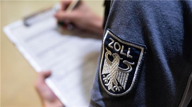 Steigende Zahl von aufgedeckten Mindestlohn-Betrugsfällen Zwar gilt der Mindestlohn in Deutschland - aber immer noch gibt es viele Unternehmen, die dagegen verstoßen. (Archivfoto)