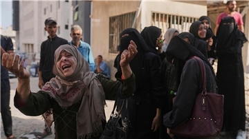 Zwar kämen mehr Lastwagen mit Hilfsgütern in den Gazastreifen - allerdings lägen die Zahlen noch unter den vereinbarten, schreibt der EAD.