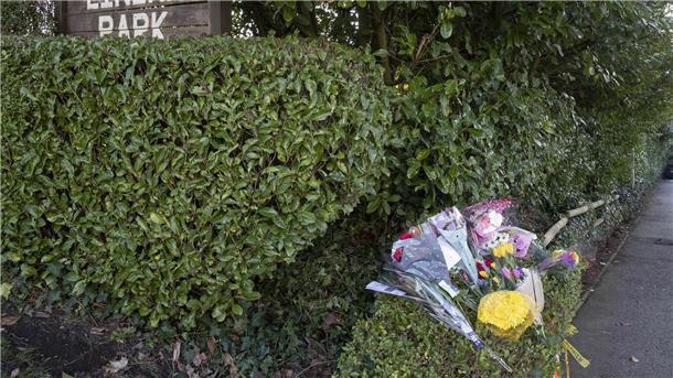 Tod von Trans-Teenagerin erschüttert Großbritannien Zwei 15-Jährige wurden in Warrington wegen Mordverdachts an einer 16-jährigen Trans-Teenagerin festgenommen.