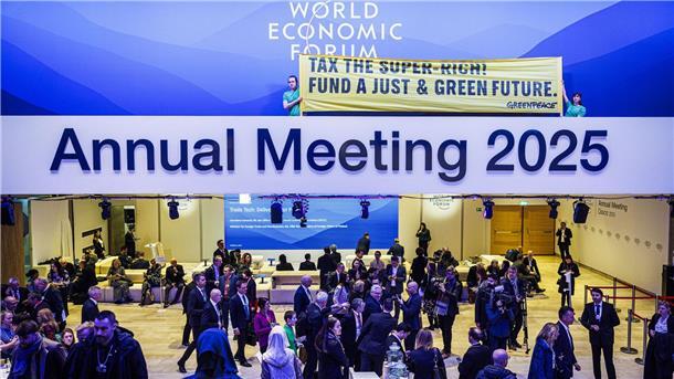 Greenpeace-Aktivisten dringen in WEF-Kongresszentrum ein Zwei Aktivisten von Greenpeace schafften es kurz vor der Eröffnung ins Tagungszentrum des Weltwirtschaftsforums.