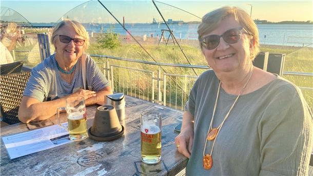 Willkommen, Welt: Was zwei Brasilianerinnen und eine Salzburgerin verbindet Zwei brasilianische Seniorinnen sind "süchtig" nach Deich und maritimem Flair: Karin Bläse und ihre Schwester Dorly jetten zwischen der deutschen Kolonie Santa Catarina und ihrer zweiten Heimat Bremerhaven ständig hin und her.