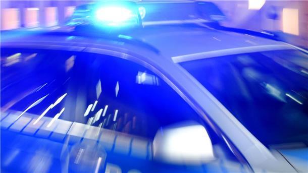 Messerangriff auf Bruder in Lüneburg Zwei Brüder streiten sich, wahrscheinlich um Geld. Der Jüngere sticht zu und verletzt den Älteren.