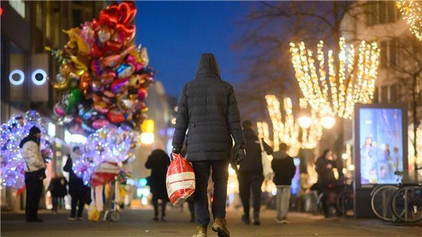 Handel: Weihnachtsgeschäft deutlich schlechter als 2022 Zwei Drittel der Händler beklagen schlechtere Umsätze als im Vorjahr.