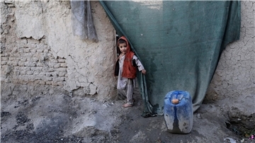 Zwei Jahre nach Machtübernahme der Taliban spitzt sich die Not der Kinder in Afghanistan weiter zu. Das berichtete die Organisation Save the Children.